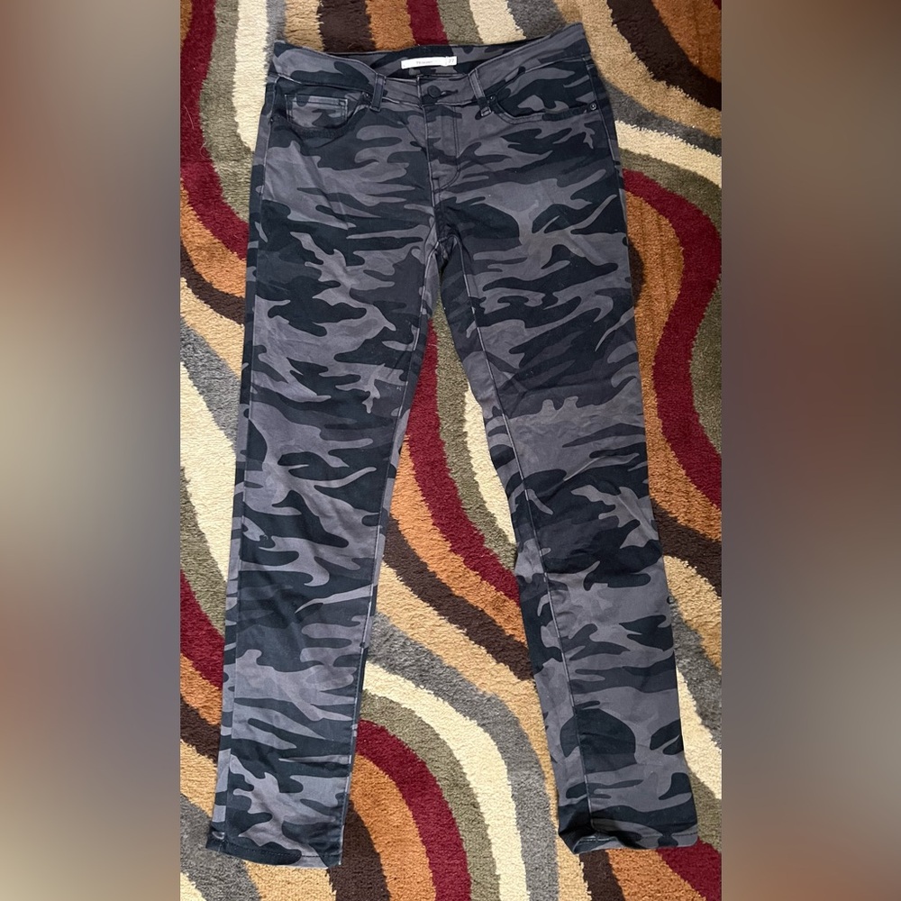 Levi's Women's Skinny 711 Jeans in Black and Gray Camo - Size 27